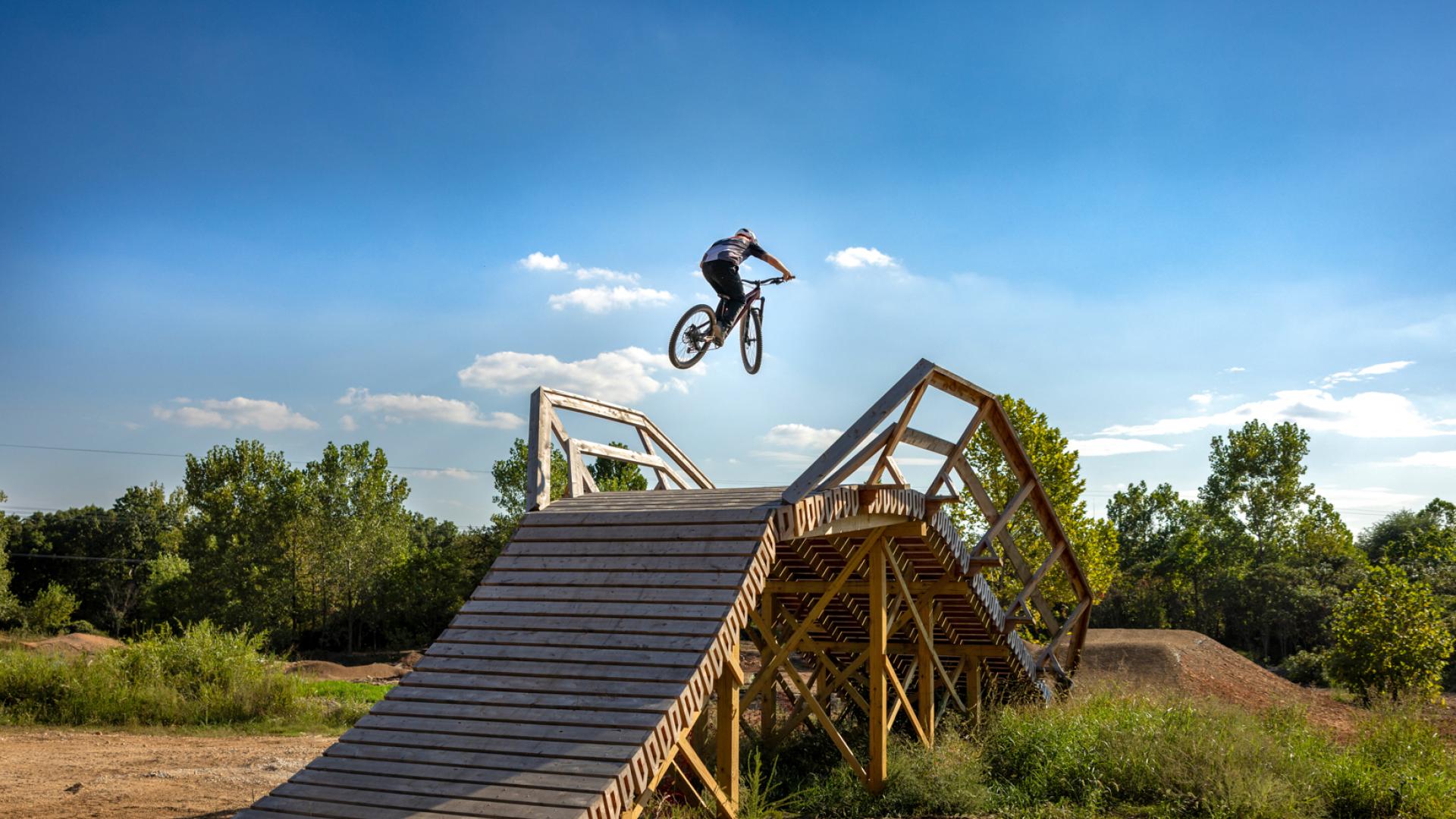 Bike rider catching big air on the 3rd Law Flyover at MOmentum
